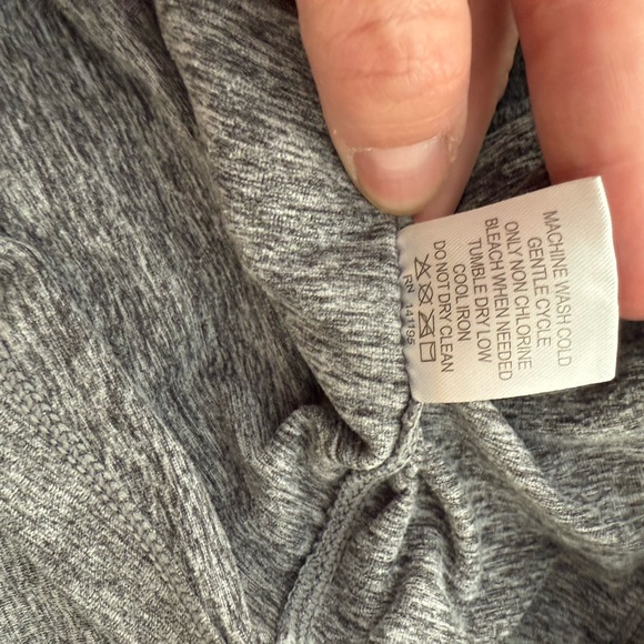 Sun Mountain Women's Gray Long Sleeve 1/4 Zip Pullover - Picture 8 of 8